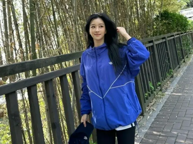 “煤气灯争议3年后”女演员徐艺智“再走走走”…最近穿着运动装露出灿烂笑容的照片