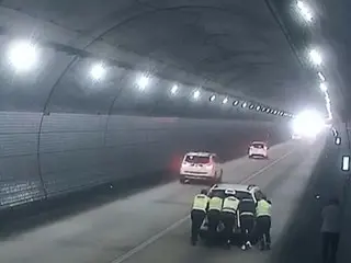 “像超人一样”……清洁工将一辆抛锚的汽车移过隧道 800 米后离开——韩国