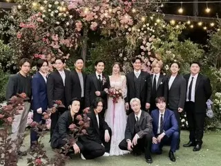 强仁也出席了韩庆，“SUPER JUNIOR”在厉旭和阿里（原TAHITI）婚礼上团结一致