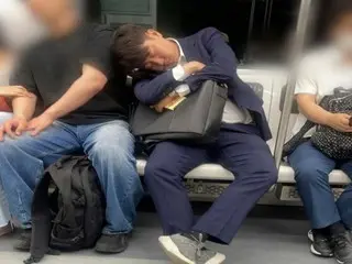 “那人不是国会议员吗？”……新改革党李议员睡在地铁车厢的目击者描述传播=韩国报道