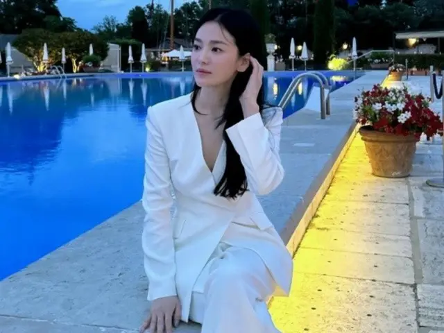 女演员宋慧乔正在威尼斯观光……但她看起来很漂亮