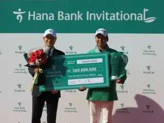 <男子高尔夫>小木曾隆期待已久的首场胜利！ …比嘉一树和前田光四郎并列第三名=“韩亚银行邀请赛”