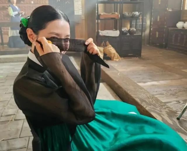女優イ・ヨンエ、「今、韓服姿が一番美しい」…20年前「チャングム」の美貌そのまま