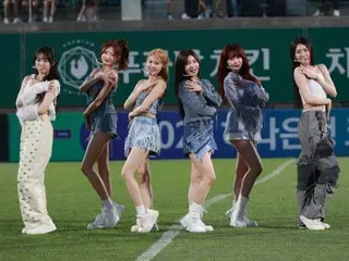 “ILY:1”在“2024韩亚银行韩国杯”16强赛中场休息时表演两首歌曲
