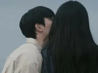 “你在看罗英锡PD吗？”李勇智&D.O.《惊喜脸颊吻》MV反应爆炸！ …YouTube 上热门视频第一名
