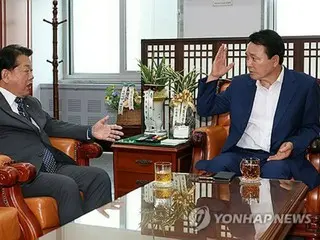 韩国执政党就评论中的“韩美日同盟”一词道歉，将其更正为“安全合作”