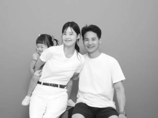 演员韩智慧40岁生日派对...幸福全家福照片公开