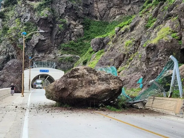 鬱陵島の一周道路に「130トン」の落石…一時「通行止め」＝韓国