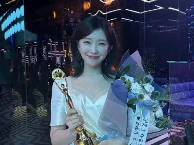 《SNL》尹佳伊荣获“青龙系列奖”新女明星奖……”我是来庆祝的……