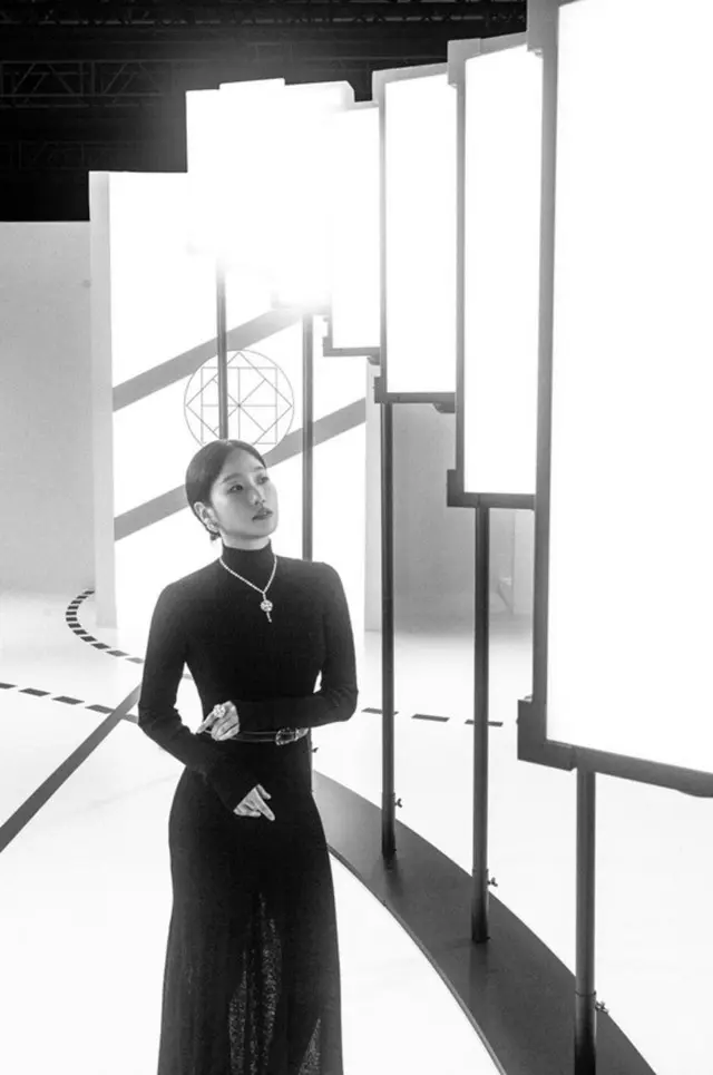 女優キム・ゴウン、モノクロを突き抜ける優雅なカリスマ…日本でも主演映画「破墓／パミョ」が公開へ