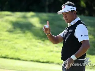 54岁的崔京周成为第一位赢得英国常青公开赛冠军的韩国人。