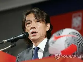韩国国家足球队主帅在就职新闻发布会上宣布，他的目标是进入世界杯16强