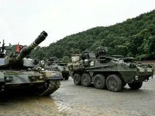 驻韩美军巡逻队与韩国军队进行联合火力训练