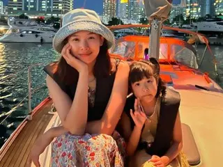 演员赵允熙与女儿罗亚一起度过暑假……“你看起来就像妈妈。”