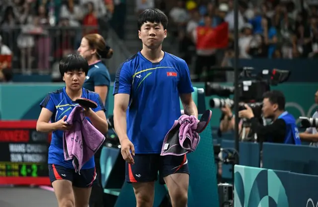 卓球混合ダブルスで銀メダルを獲得した北朝鮮ペアのキム・グムヨン、リ・ジョンシク