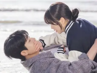 崔正和金瑞贤“也许是巧合”，享受甜蜜的海滩约会。
