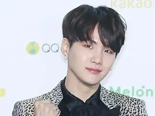 SUGA「酒后驾车」在人行道上开车被监控拍到