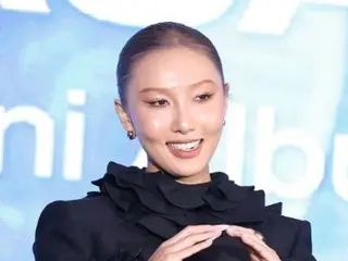 华莎（MAMAMOO）在新歌《NA》中再次演绎了史无前例的“屁股舞”编舞……“这很挑衅，但我确信没有恶意”