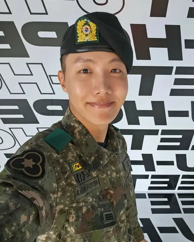 「BTS」J-HOPE、軍服務中に美談…同期の合宿を全額支援…「兄さんがおごるから楽しんで」