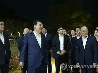 尹总统和执政党的支持率都处于执政以来的最低水平，党内危机感不断增强。