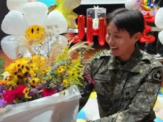 “防弹少年团”J-HOPE结束助理教授1年零6个月...愉快的退伍庆祝会