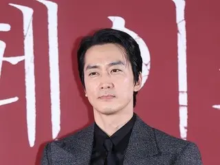 出演《隐藏的费恩斯》的宋承宪表示：“为了拍摄床戏，我连续三周只吃水和坚果。”