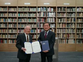 日本考古学家向韩国国家博物馆捐赠材料=为研究发展做出贡献