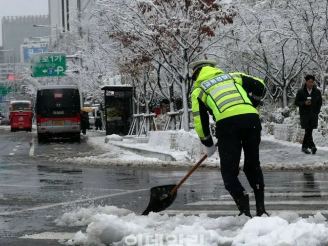 跌倒并与有史以来最严重的雪相撞...首尔采取了38起事故行动