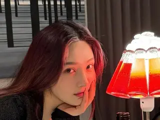 JOY (RedVelvet) 发布了一张他们感觉就像在圣诞节约会的照片