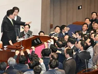 国民以“不符合宪法弹劾条件”为由弹劾代总统韩京洙的权力...申请权力纠纷审判等=韩国