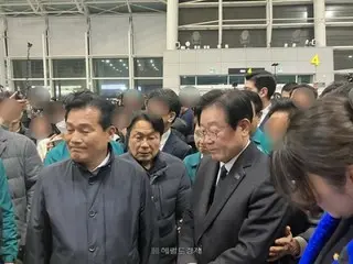 济州航空客机失事第四天...李在明和民主党代表留在务安安慰遇难者家属=韩国