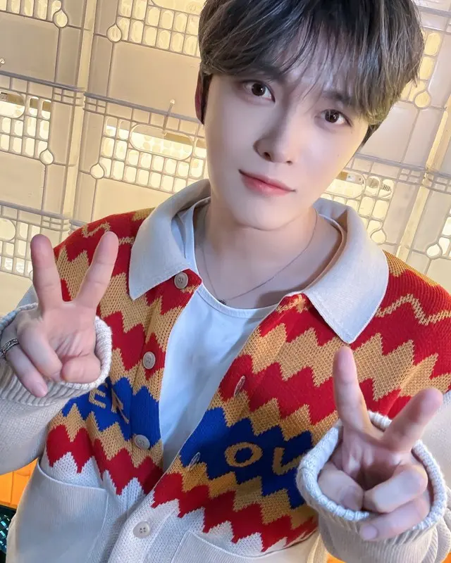 ジェジュン、明るい表情でかわいくピース…“コンビニレストラン 皆さんよくご覧になりましたか？”