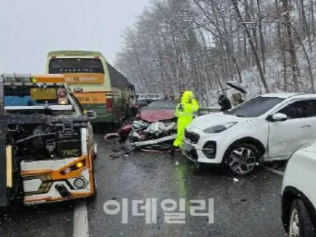 “大雪”导致全国航班客船取消、交通事故接连发生=韩国