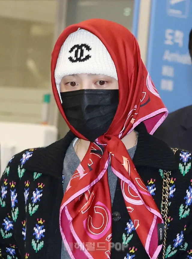 【フォト】G-DRAGON、卓越した“ポジャギファッション”…空港での視線を独占