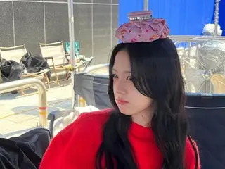 BLACKPINK JISOO，顶级偶像的反差魅力…撅起嘴唇说“爱情要爆炸了！”