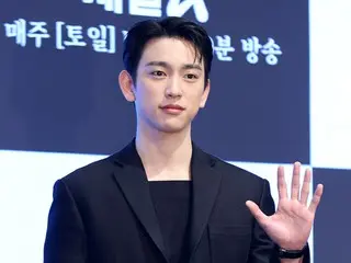 GOT7朴振英“退伍啦，电视剧‘魔女’也要开拍啦，好开心啊。”