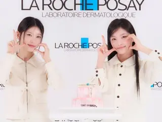 [官方报道] “ILLIT” MOKA 和 IROHA 被任命为 La Roche-Posay Tone Up UV 大使！
 “姿势”