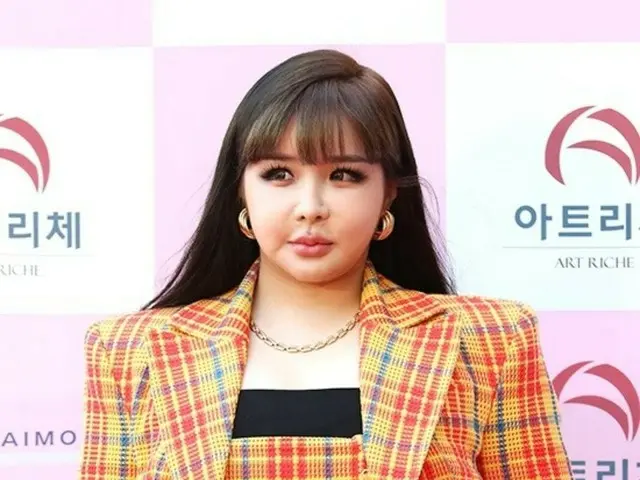 2NE1 成员 BOM 因与李敏镐约会传闻前往澳门