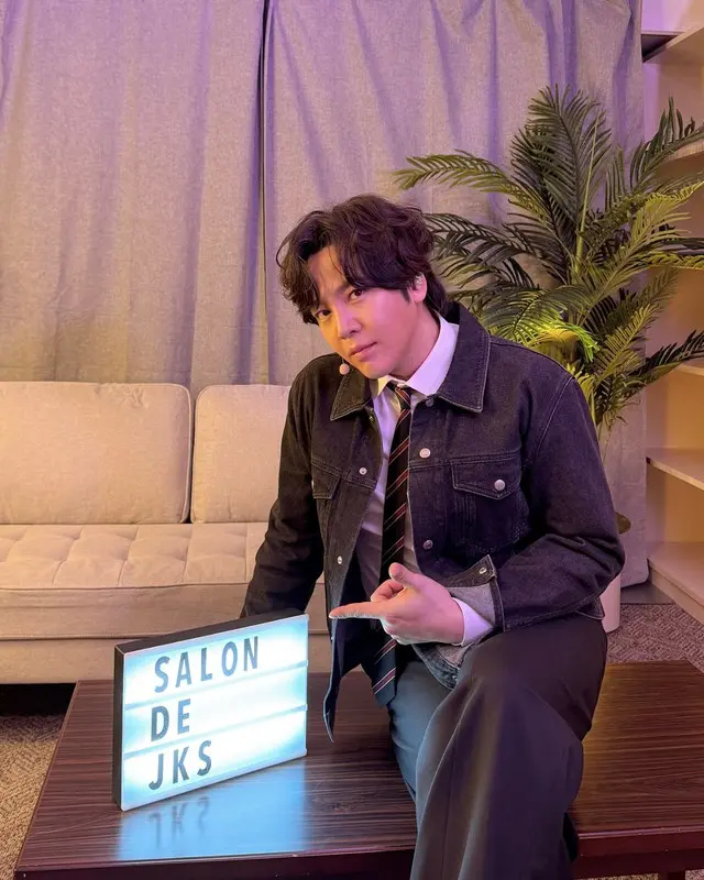 チャン・グンソク、大阪でトークショー「SALON de JKS」を開催…変わらないビジュアルに視線釘づけ