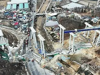 韩国高速公路施工现场桥梁倒塌 4人死亡