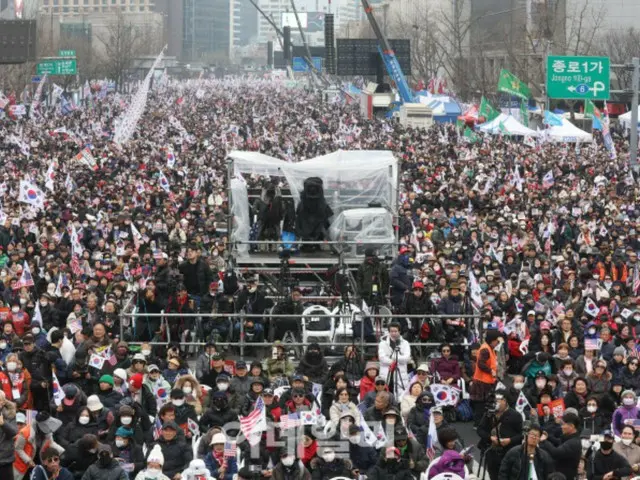 今年的三一独立日，即韩国独立运动纪念日，无论是仪式上还是首尔街头的庆祝方式都与往常不同。