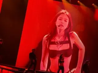 JENNIE（BLACKPINK），非凡的切口服装......美国演唱会“热门”话题，评价褒贬不一