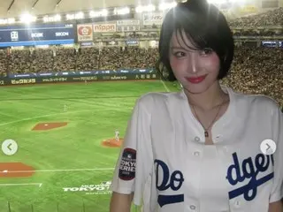 “TWICE” Momo 看起来像一个穿着棒球服的洋娃娃