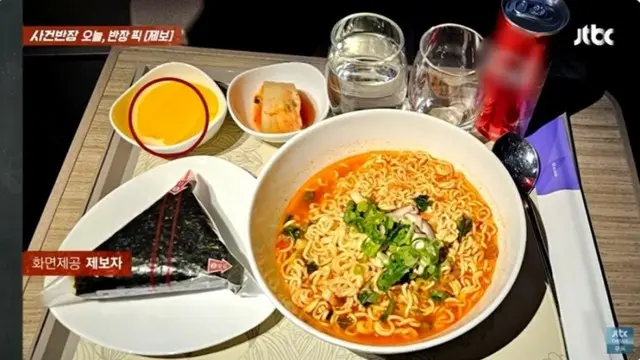 機内食のラーメンに歯形の付いたたくあん？…航空会社「おかずの再利用はしていない」＝韓国