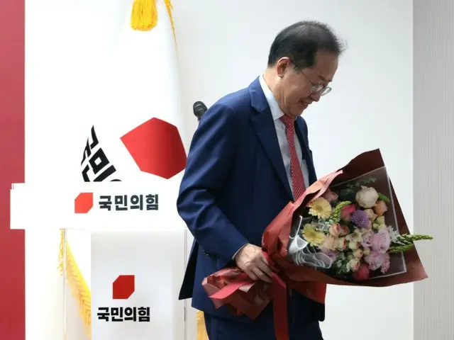 执政党初选落败的洪准杓“退出政坛、退党”=韩国
