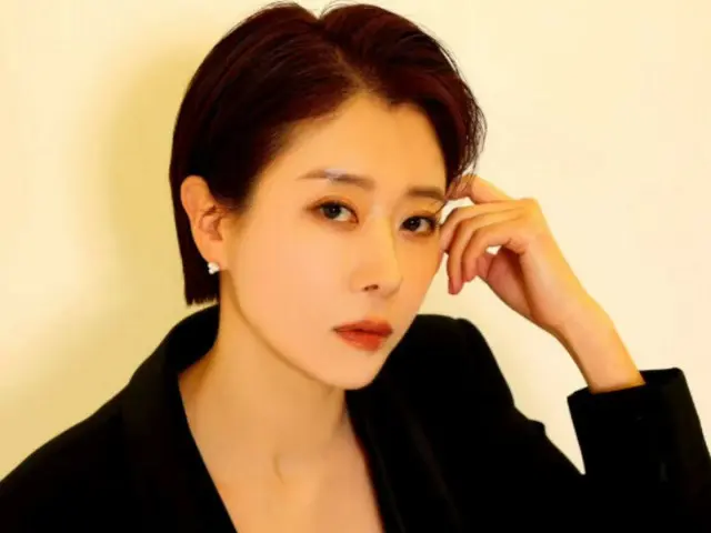 演员郑世贤因收到“500万援交”的DM而愤怒，并表示“别把我当傻子”......出演《浪子回头》等电视剧