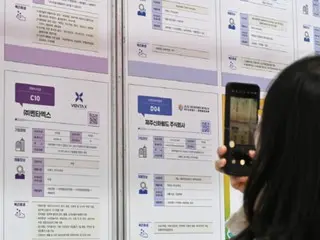 韩国调查显示，38.1% 的 20 至 40 岁人群“把工作放在第一位”，这让人们对更多女性加入劳动力市场充满希望