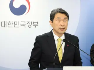 在韩国，出现了前所未有的由总统代行“代理总统”掌管国家事务的情况。