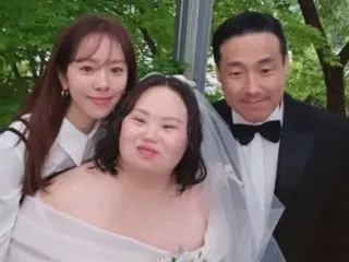 [独家] 演员韩智旻为作家郑恩惠的婚礼帮忙做发型和化妆……“双胞胎姐妹”之间的美好友谊