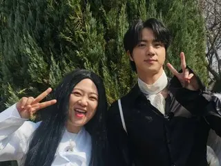 金淑公开了与防弹少年团成员 JIN 的合影……幸福的笑容